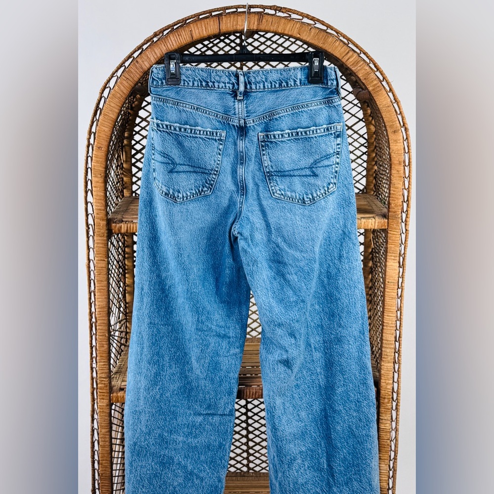 American Eagle Super High-Waisted Baggy Wide-Leg Jeans — Size 4R - Picture 6 of 7